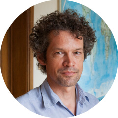 Portrait picture of Johan van Griensven